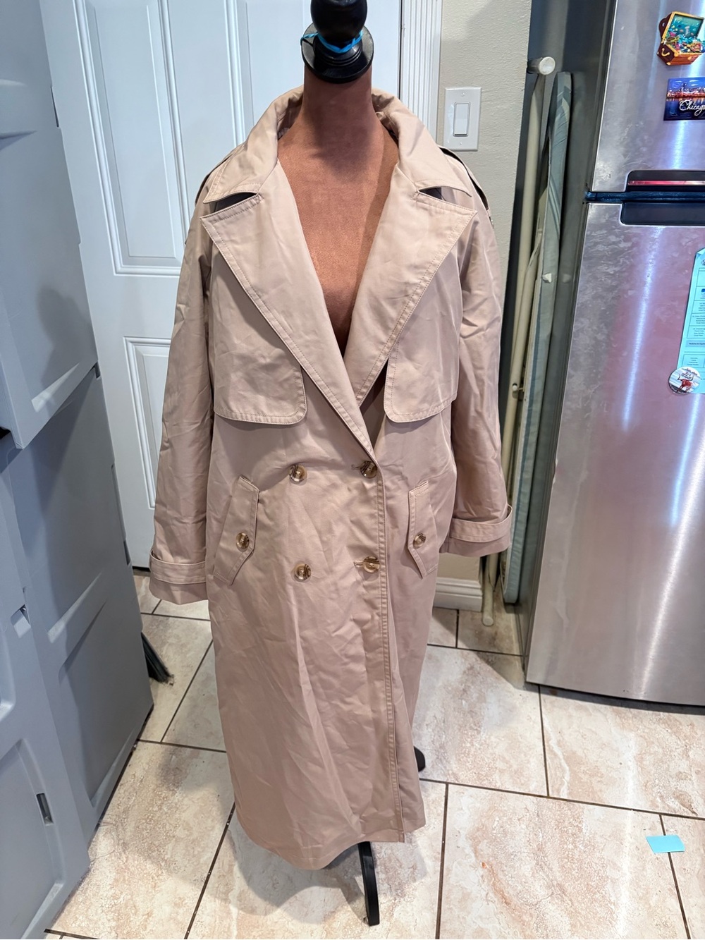Banana Republic Women's Light Beige Double-Breasted Trench Coat